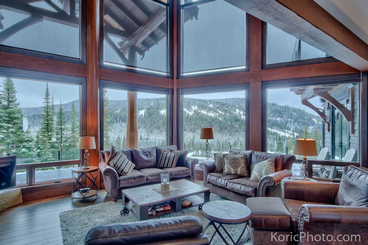 living-room-with-mountain-views