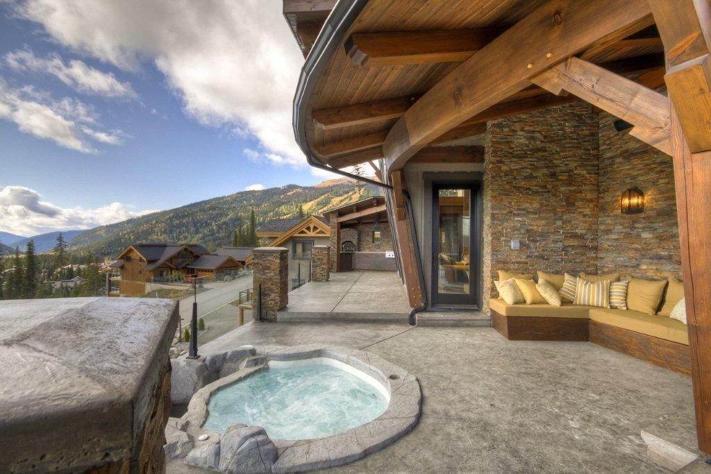 Beautiful hot tub over looking ski village