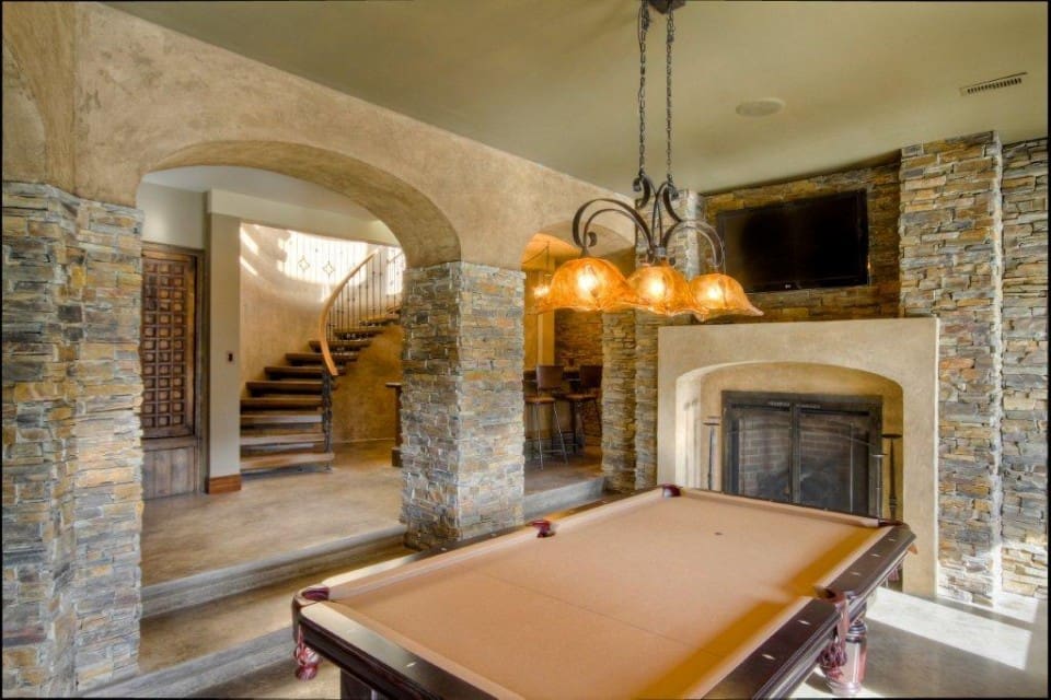 rec room with pool table