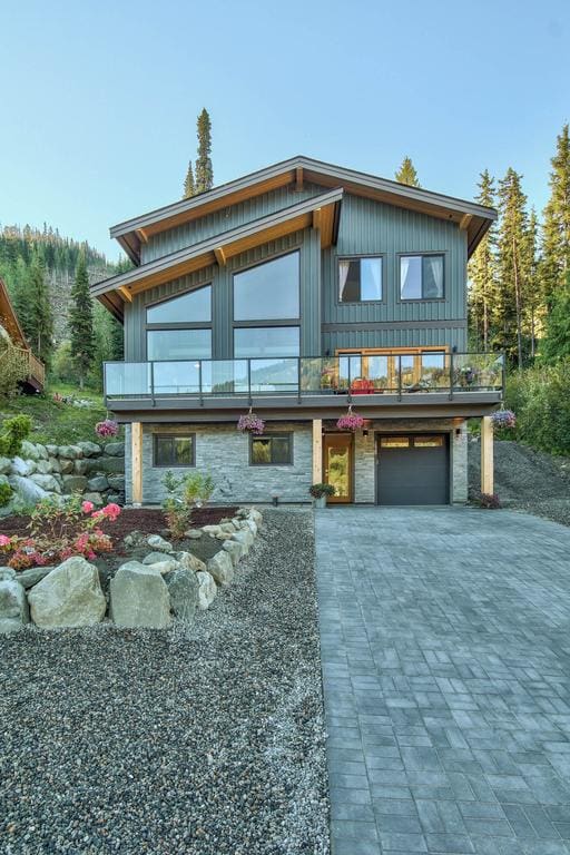 The front of a timber frame house located in Sun Peaks