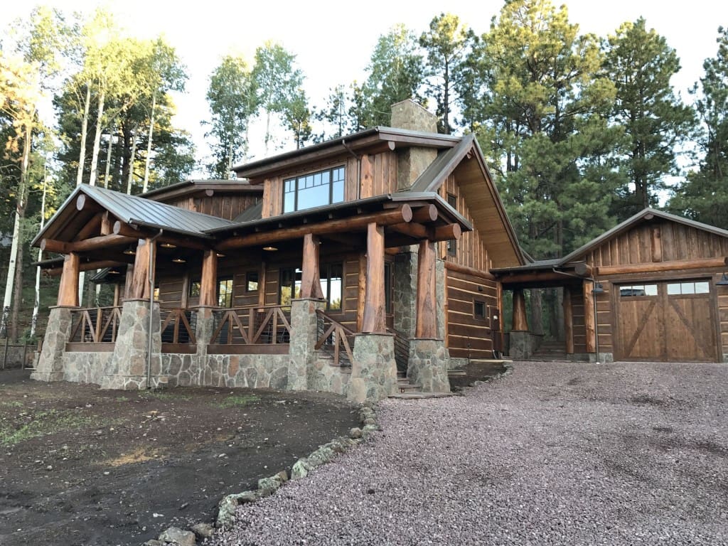 Rustic looking Post and Beam log home