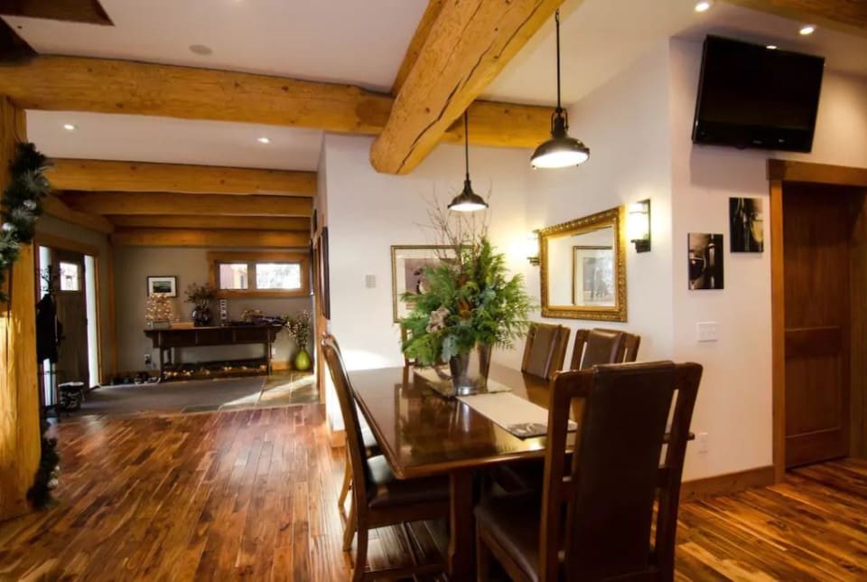 Dining room in a post and beam log home